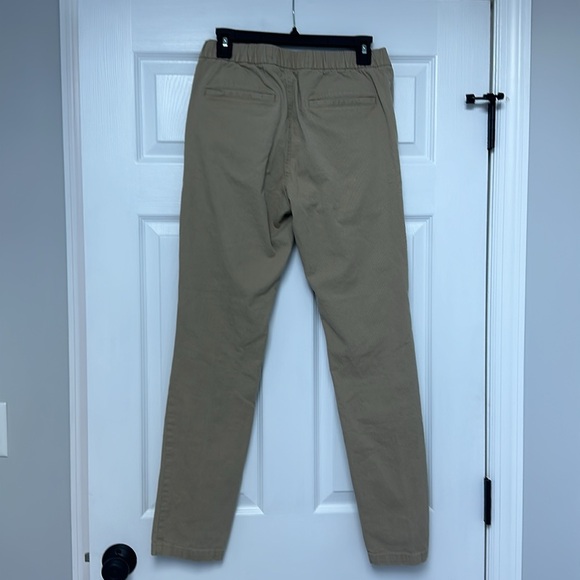 Old navy khaki’s mens small slim built in flex small - Picture 4 of 5